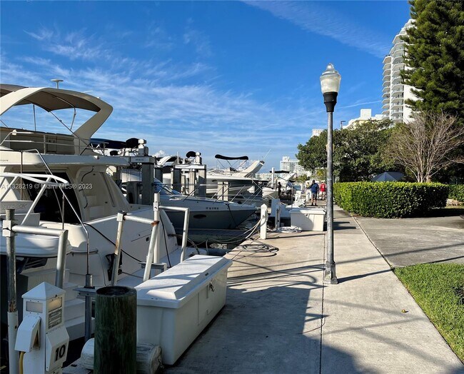 Building Photo - 5401 Collins Ave