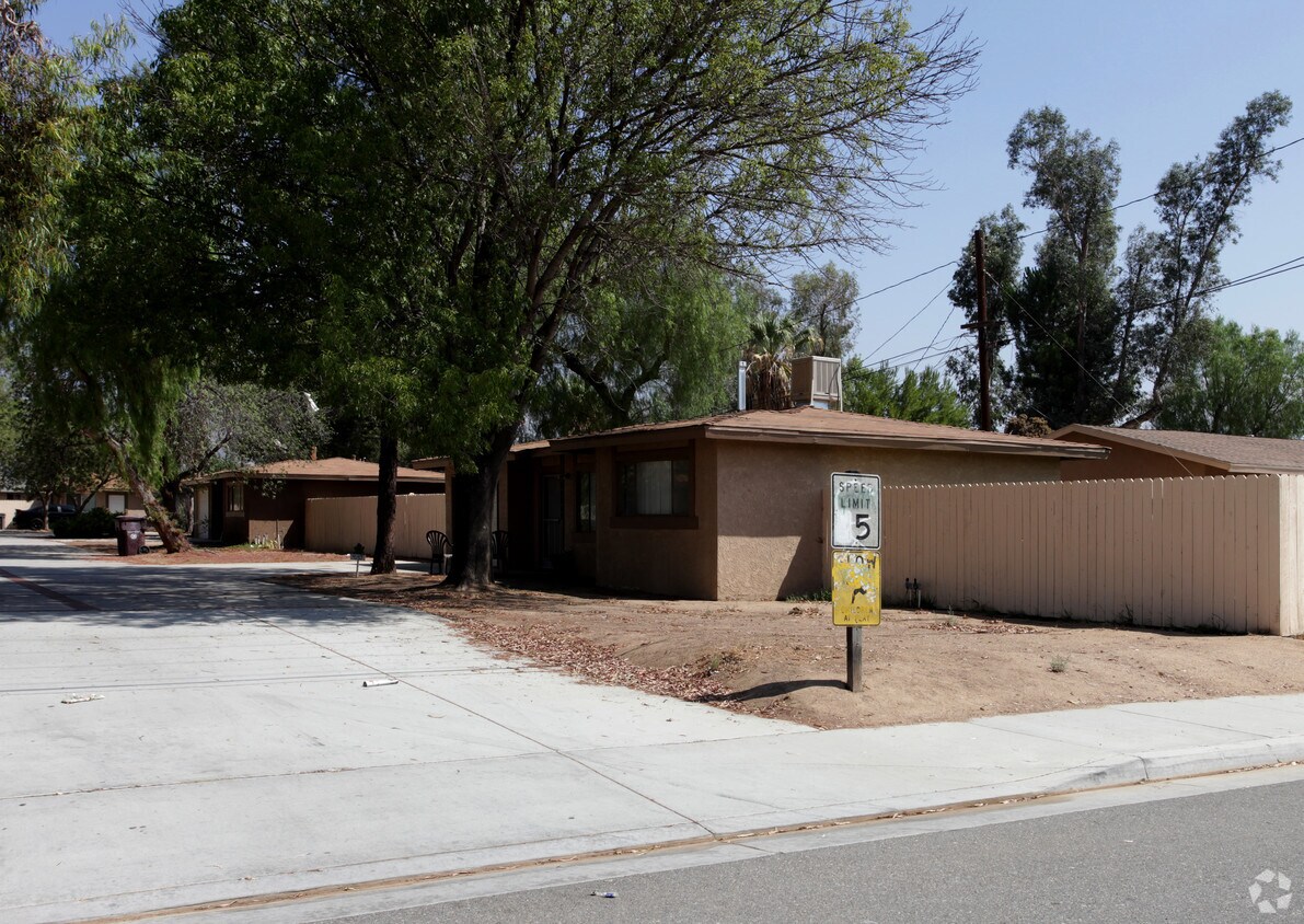 Building Photo - 24880 Atwood Ave