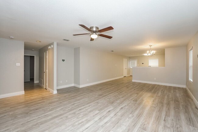 Building Photo - 909 Rio Bravo Dr