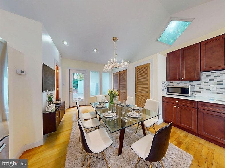 Photo - 3137 S Glebe Rd