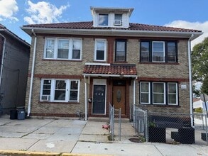 Building Photo - 621 Columbia Ave