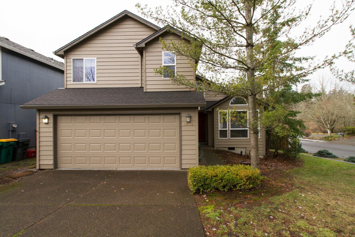 Primary Photo - Lovely Corner Home in Quiet Neighborhood w...