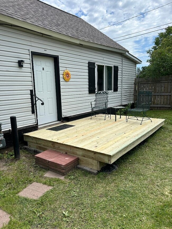 Building Photo - 603 12 St NW