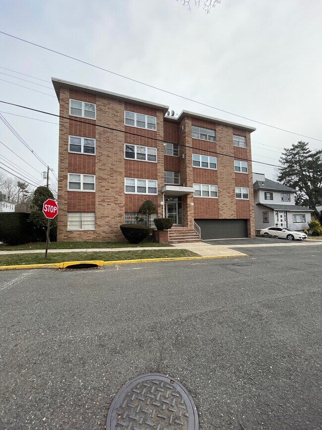 Building Photo - 155 4th St