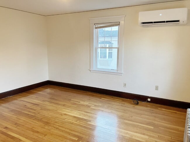 Photo - Available NOW! 1 BED 1 BATH in prime Quincy location! Apartment