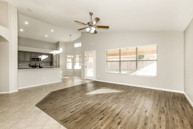Foto del edificio - 6525 W Behrend Dr