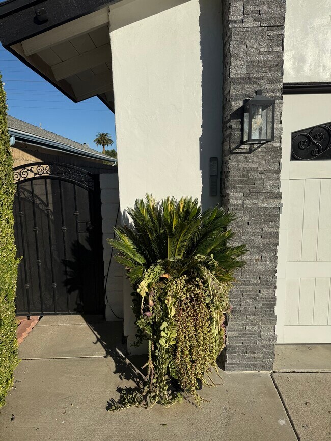 Foto del edificio - 9140 Crebs Ave