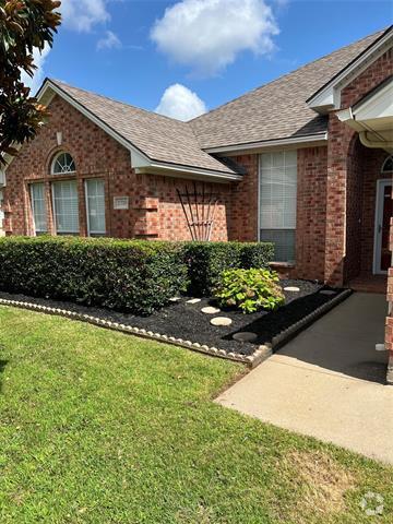 Building Photo - 2319 Glenmoor Dr