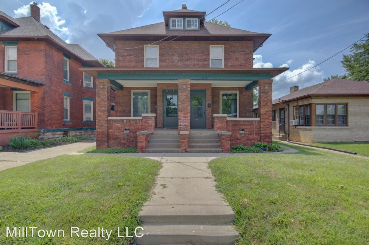 Primary Photo - 828 16th Ave