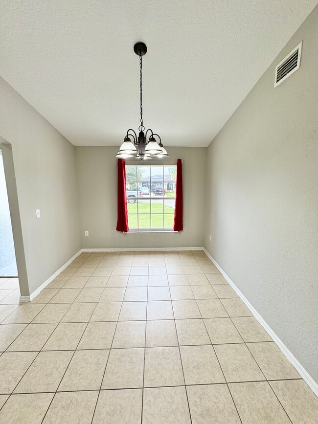 Foto del edificio - 4 Bedroom 2 Bath Home in Poinciana Village 3