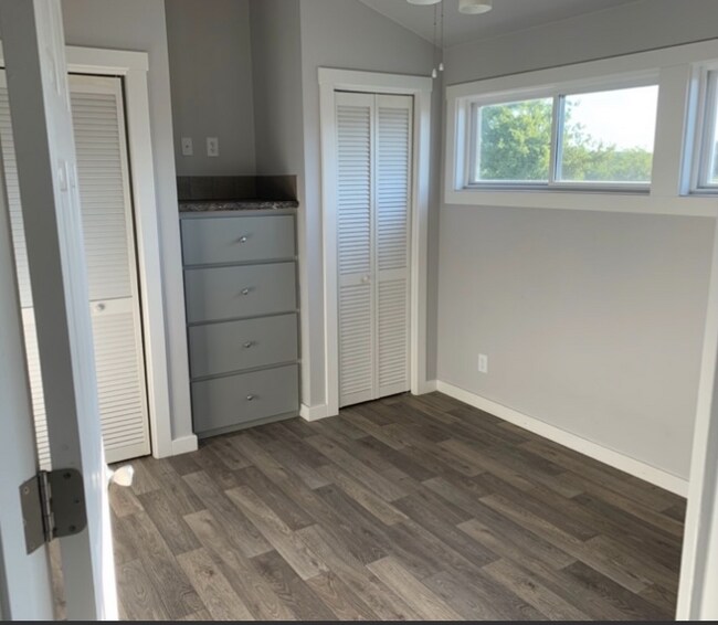 Building Photo - 701 CR 2264