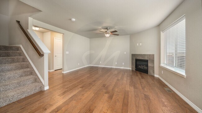 Building Photo - Lovely Three Bedroom Home with Mountain Views