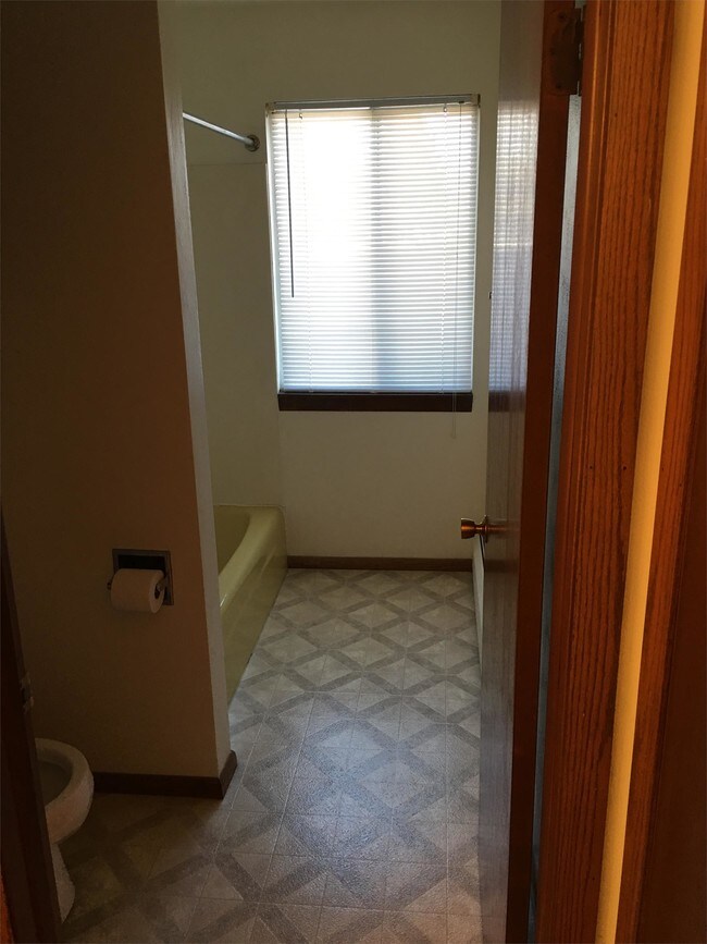 Building Photo - 171 S Royal Ave