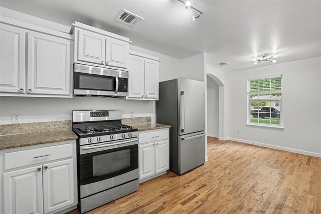 Building Photo - 6307 Chesterfield Ave