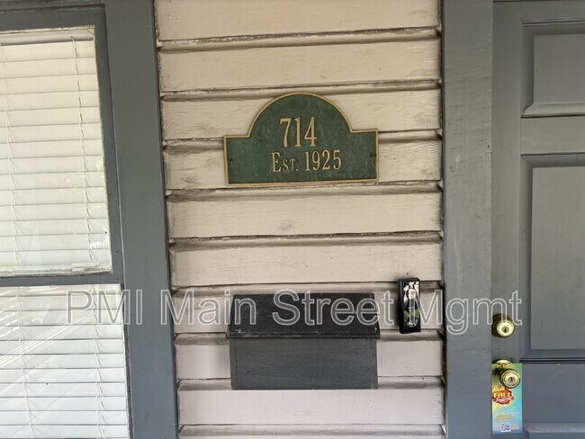 Foto del edificio - 714 Putnam Ave