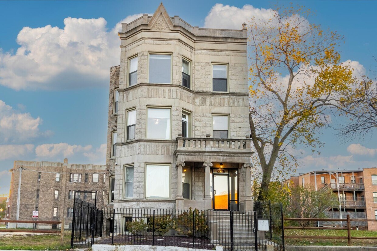 Foto principal - 5536 S King Dr