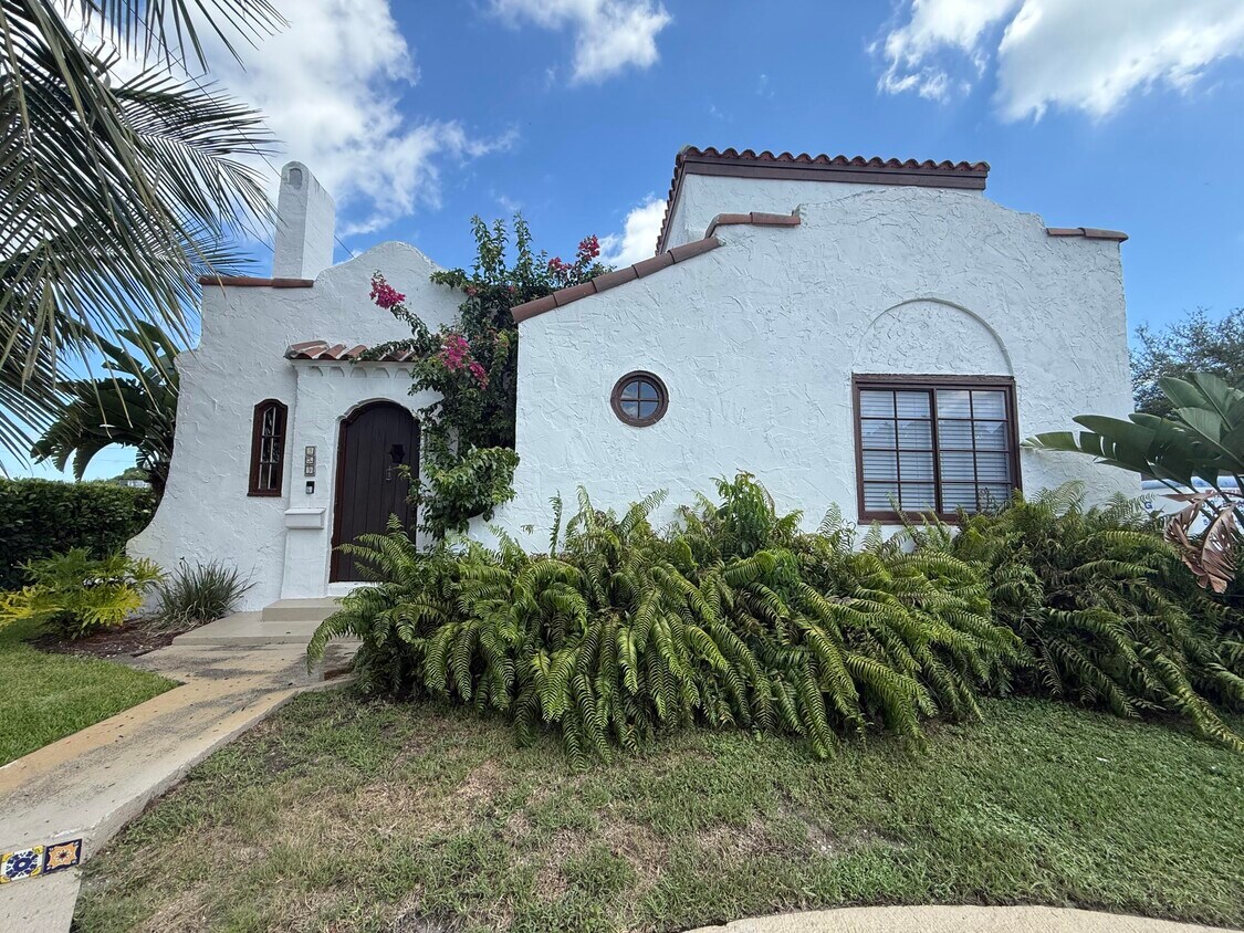 Primary Photo - 359 Greenbriar Dr