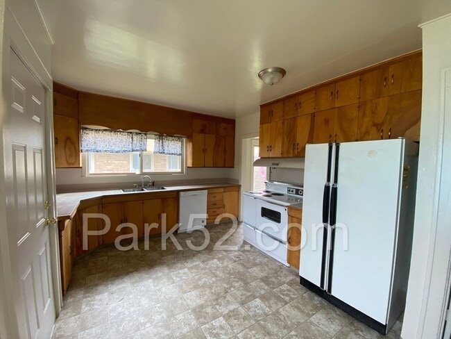 Building Photo - Beautiful 4 Bedroom in North Tacoma!