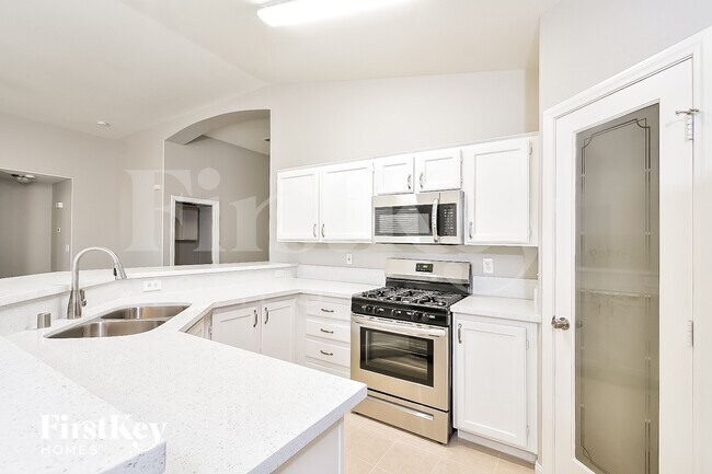 Foto del edificio - 7841 Olympus Ave