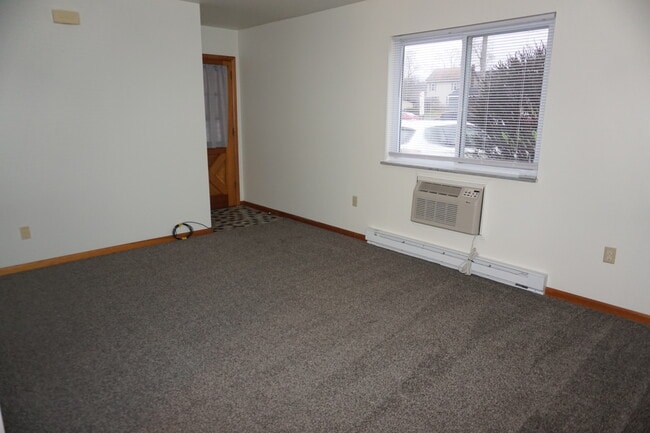 Building Photo - 925 Gasche St