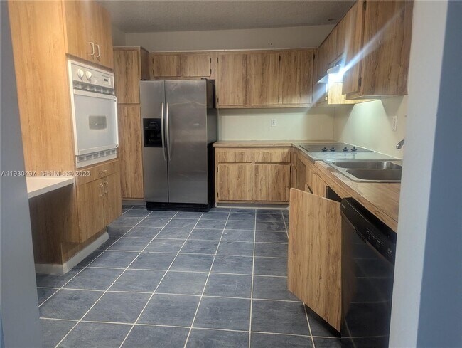 Foto del edificio - 601 Ives Dairy Rd