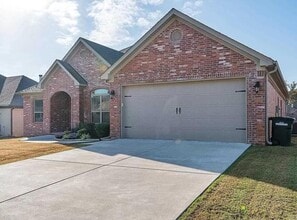 Building Photo - 9317 Oak Forest Ln