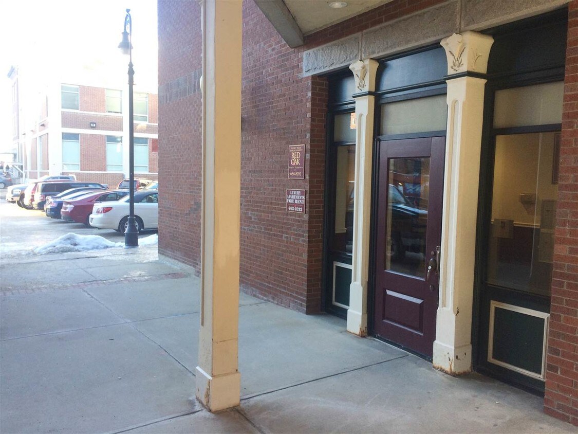 30 Hanover St Unit 403, Manchester, NH 03101 Room for Rent in