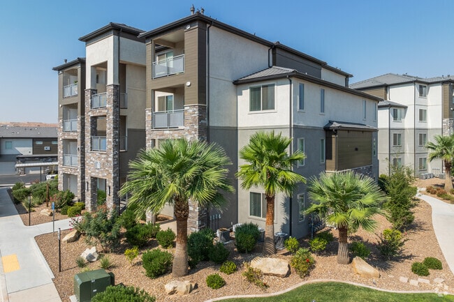 Primary Photo - Grayhawk at Rivers Edge