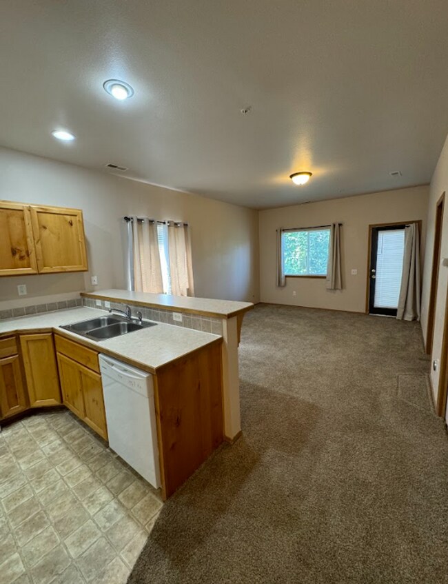 Building Photo - 35 S. White Oak Ln.