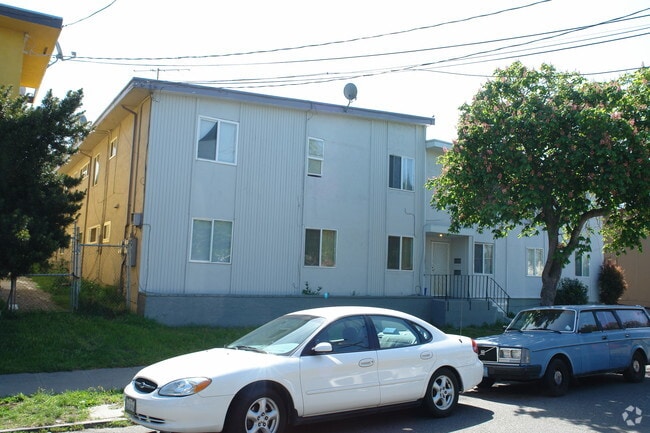 Building Photo - 2223 Bonar St