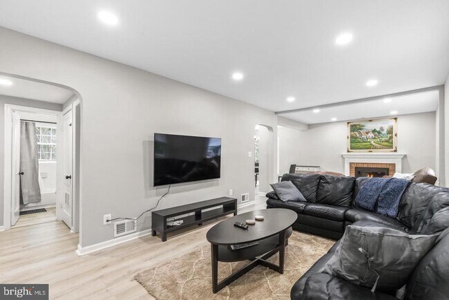 Foto del edificio - 2921 Brook Dr
