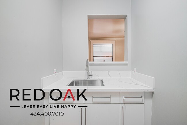 Building Photo - 692 Valencia St