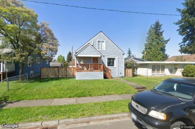 Building Photo - 217 H St SE