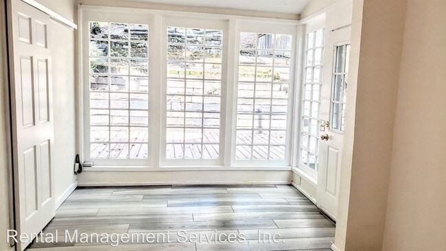 Foto del edificio - 3719 SW Hood Ave