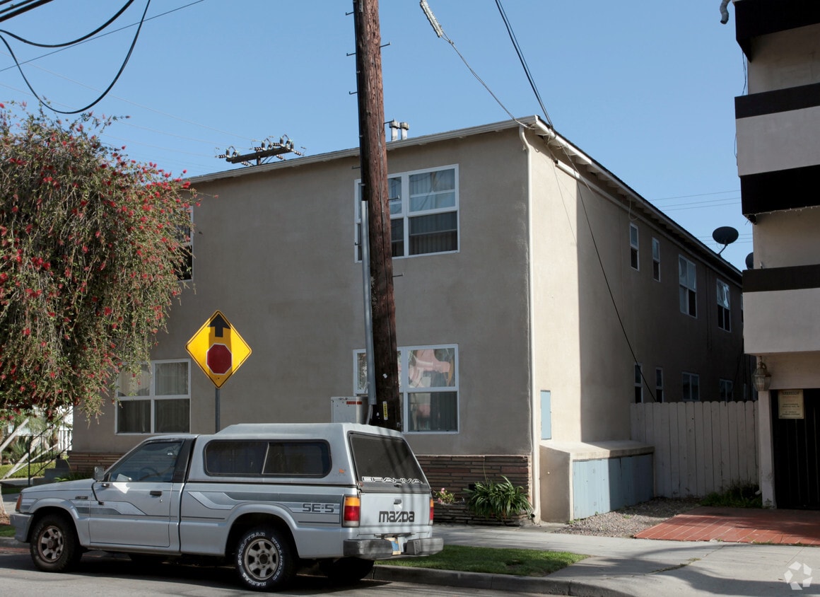 Building Photo - 2742 E 3rd St
