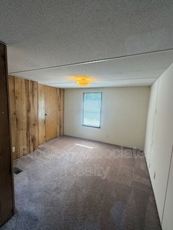 Building Photo - 530 Springdale Dr