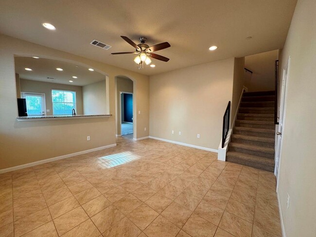 Building Photo - 2880 Donnell Dr
