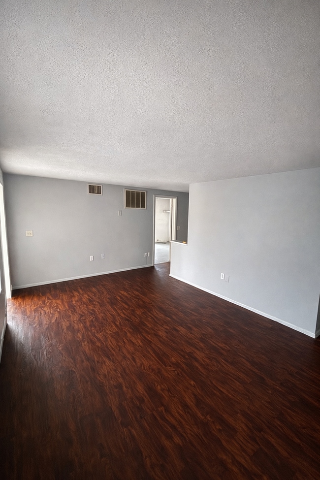 Building Photo - ZERO APPLICATION FEE!!! Cozy 3-Bedroom Retreat Just Minutes from Downtown St. Pete