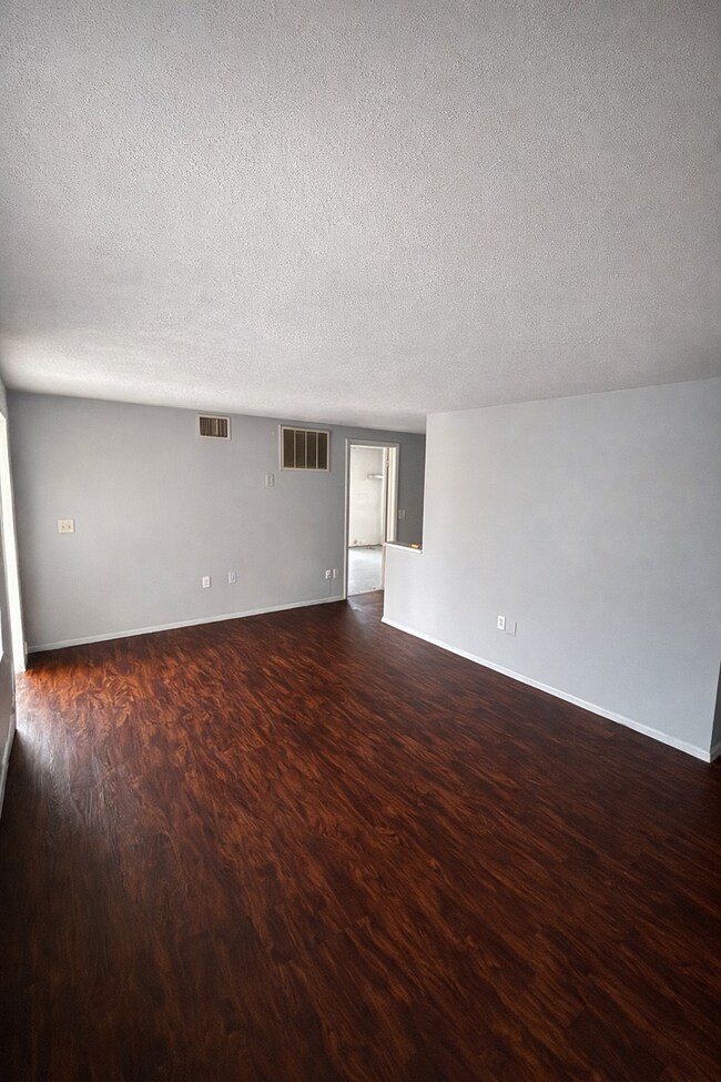 Foto del edificio - ZERO APPLICATION FEE!!! Cozy 3-Bedroom Retreat Just Minutes from Downtown St. Pete