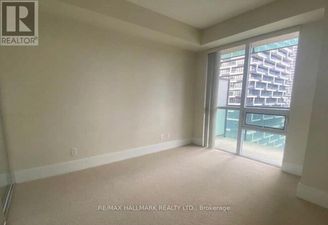 Building Photo - 70 Roehampton Ave