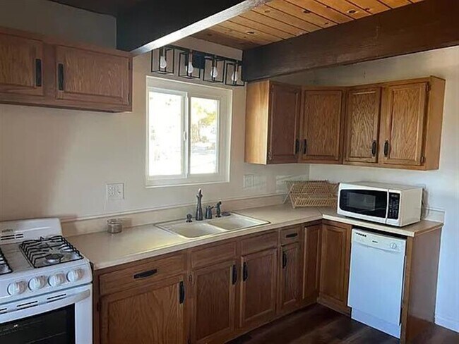 Building Photo - HOME IN RUNNING SPRINGS
