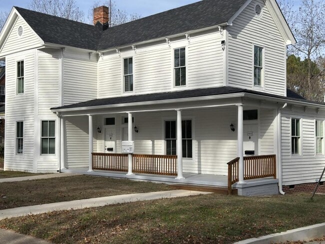 Building Photo - 218 College St