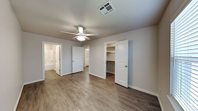 Foto del edificio - 2 Bedroom 2 Bathroom 1 Car Garage Duplex C...