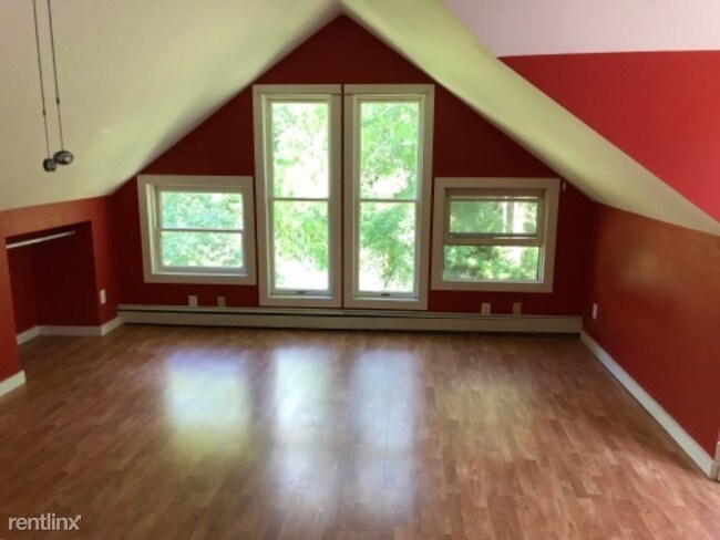 Foto del edificio - 1 br, 1 bath Apartment - 127 Coltsfoot Lane