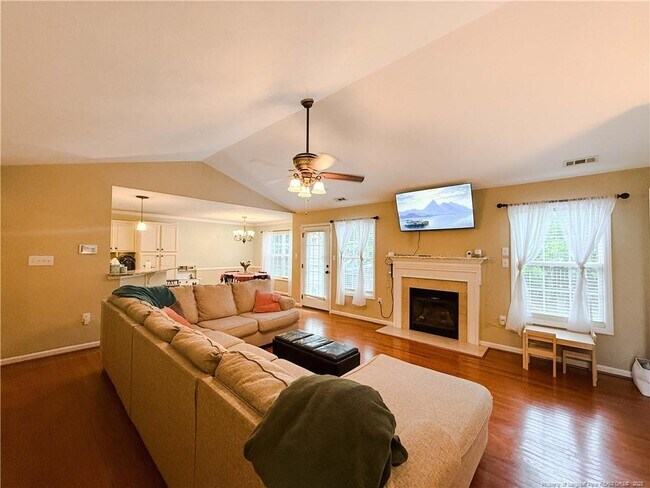 Building Photo - 728 Fairbluff Dr