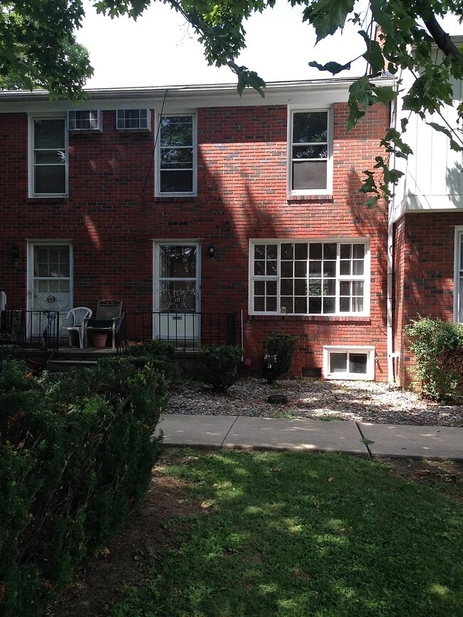 Foto del edificio - 339 E Walnut St