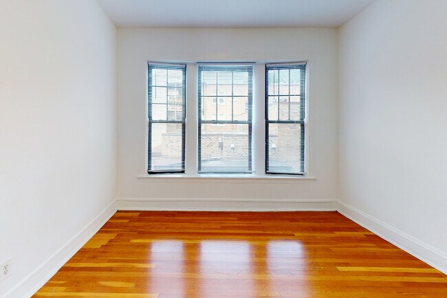 Dormitorio - 5335-5345 S. Kimbark Avenue