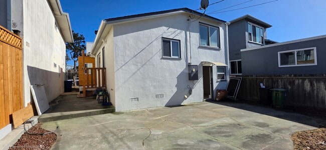 Building Photo - 54 N Mayfair Ave