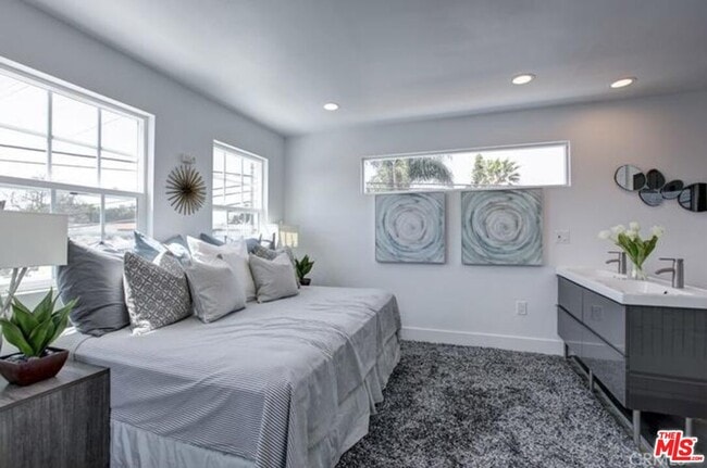 Building Photo - 338 Walnut Ave