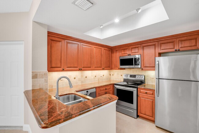 Building Photo - 2802 Sarento Pl